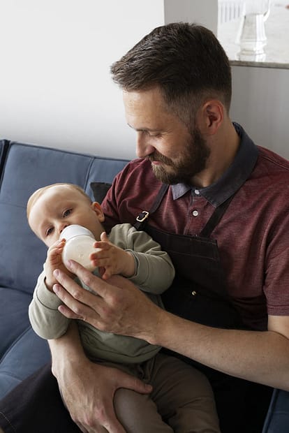 Papás: Esenciales en el Fomento de la Lactancia Materna y Sueño Seguro en Bebés