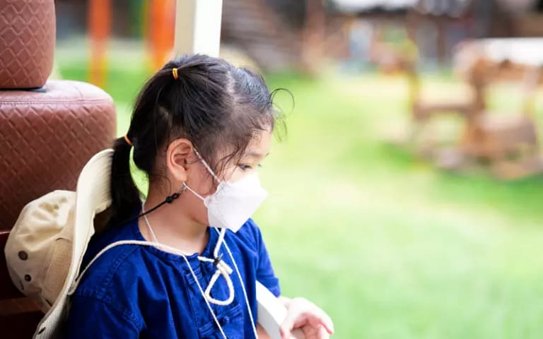 Infecciones respiratorias en los infantes por vivir en la ciudad