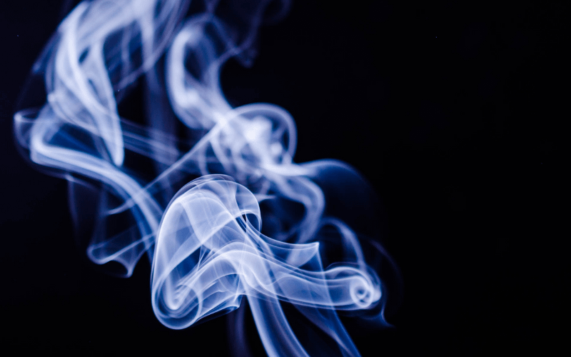 humo de tabaco afecta la calidad del aire en el hogar