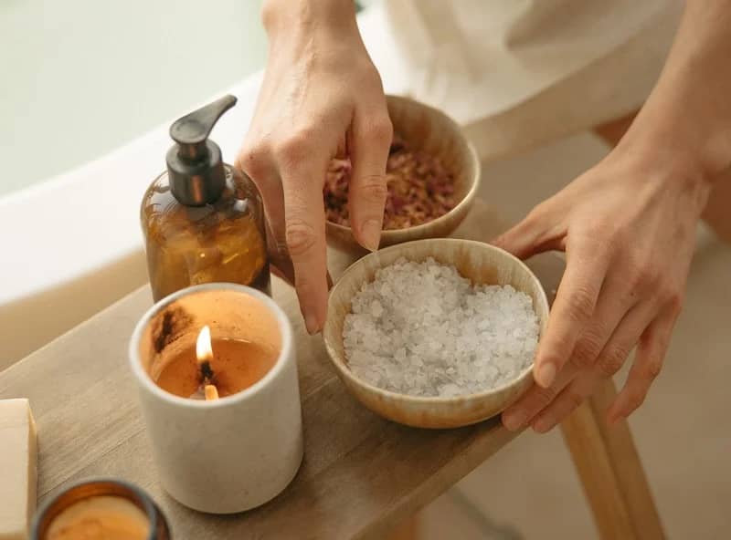 Cómo realizar un relajante tratamiento de spa para manos y pies en casa: preparando el ambiente
